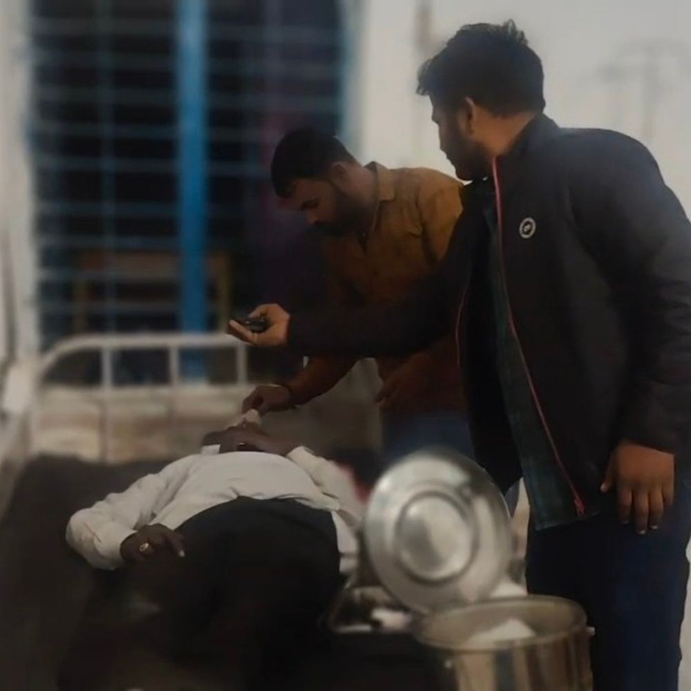 छतरपुर में पिकअप की टक्कर से बाइक सवार की मौत:एक गंभीर घायल, तेरहवीं का निमंत्रण कर लौट रहे थे