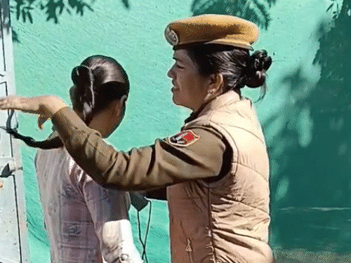 असिस्टेंट प्रोफेसर एग्जाम, पहले दिन 47.87% रही उपस्थिति:महिला कैंडिडेट्स के बाल भी चेक किए, मेटल के बटन हटवाए; 574 पदों पर हैं वैकेंसी