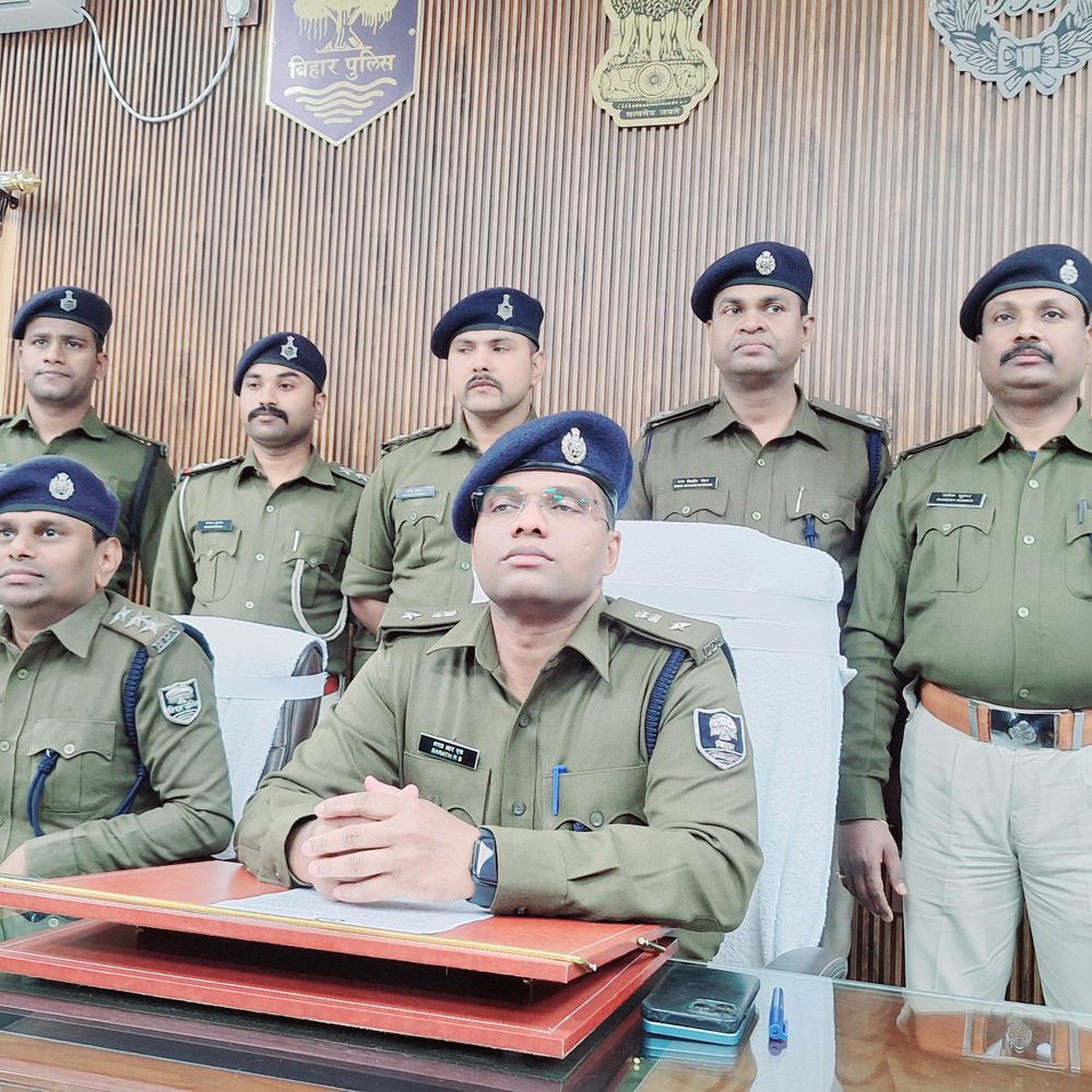 गल्ला व्यवसायी पर गोलीकांड में महिला समेत 4 अरेस्ट:सुपौल में प्रेमी संग पत्नी रची थी पति के मर्डर की साजिश , हथियार-नकदी बरामद