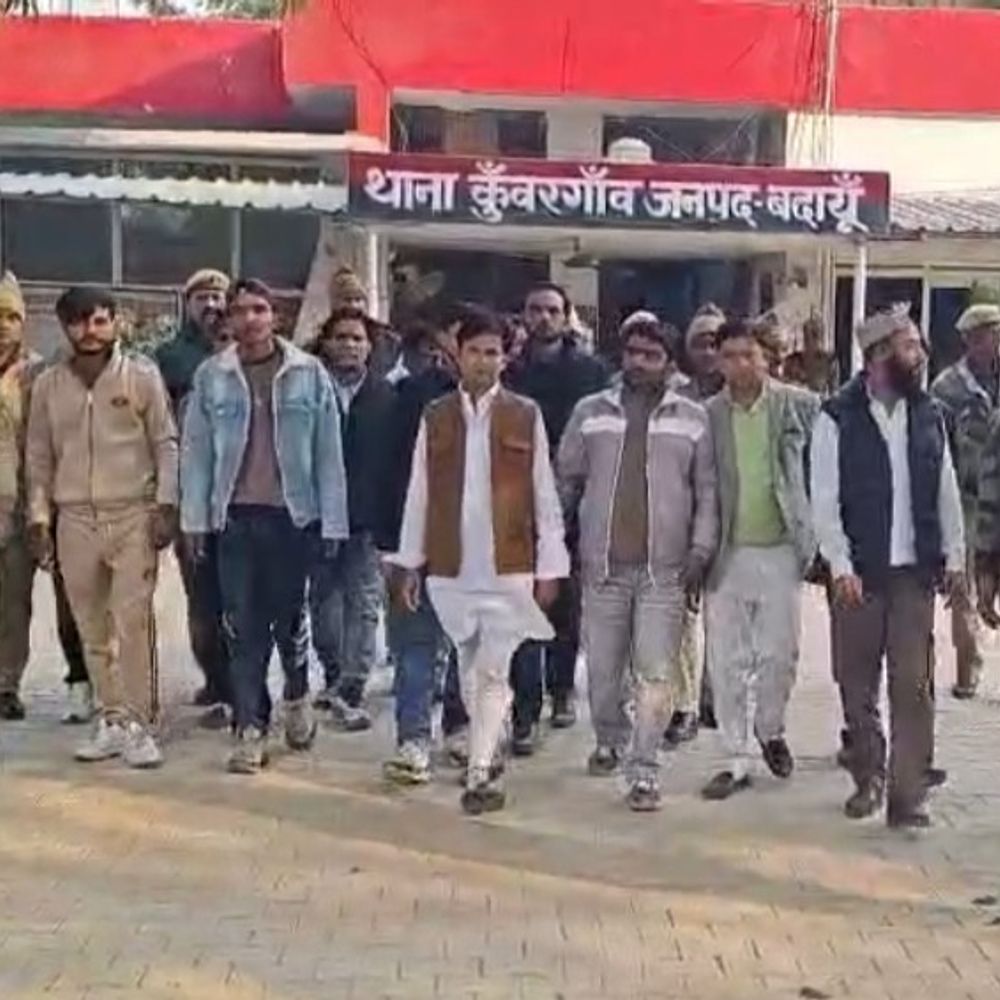 बदायूं में फायरिंग मामले में 14 गिरफ्तार:उर्स के दौरान हुए बवाल में पुलिस की कार्रवाई, एक-दूसरे पर चलाई थी कुर्सियां