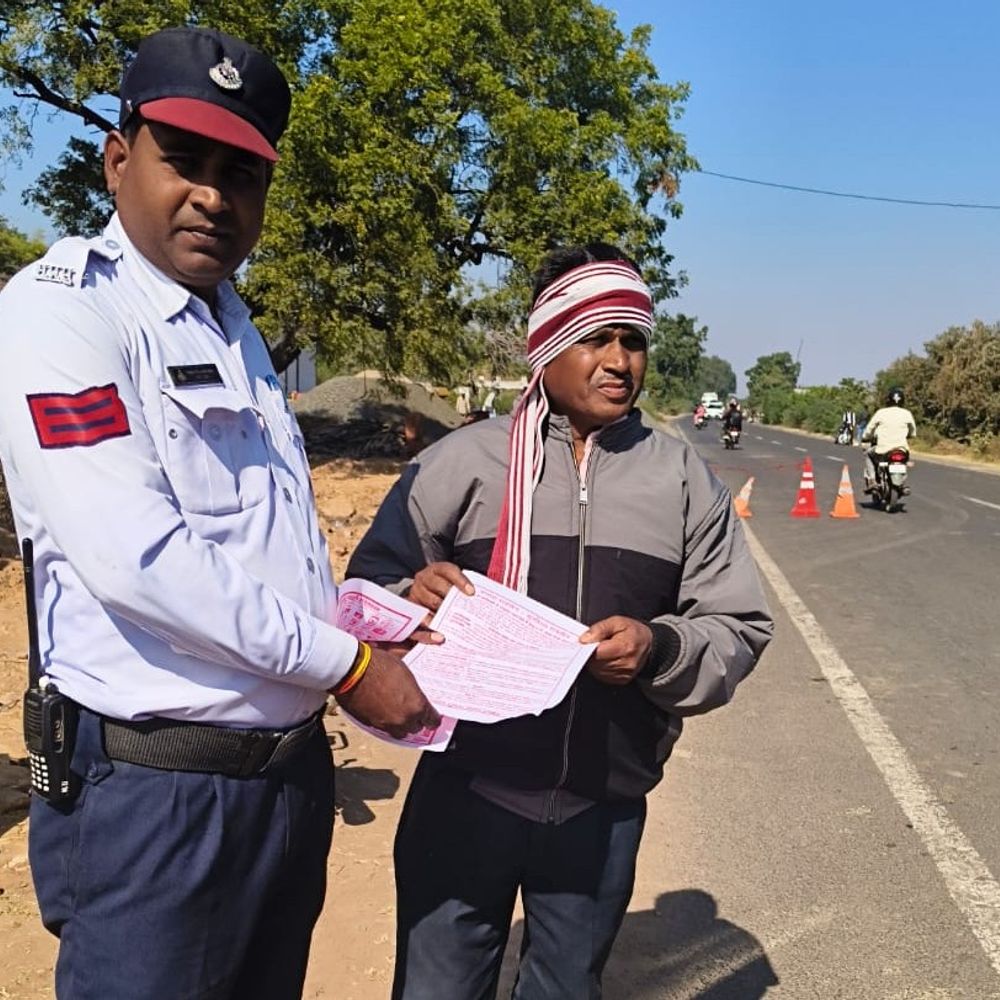 यातायात नियमों के उल्लंघन पर 218 चालान:रायसेन ट्रैफिक पुलिस ने 88,600 का जुर्माना लगाया, 10 दिसंबर तक चलेगा अभियान