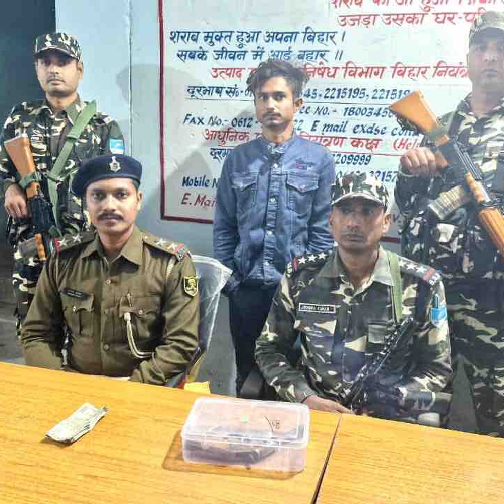 दस हजार रंगदारी वसूलने वाला आरोपी गिरफ्तार:मोतिहारी पुलिस ने संभावित ठिकानों पर की छापेमारी, अन्य फरार