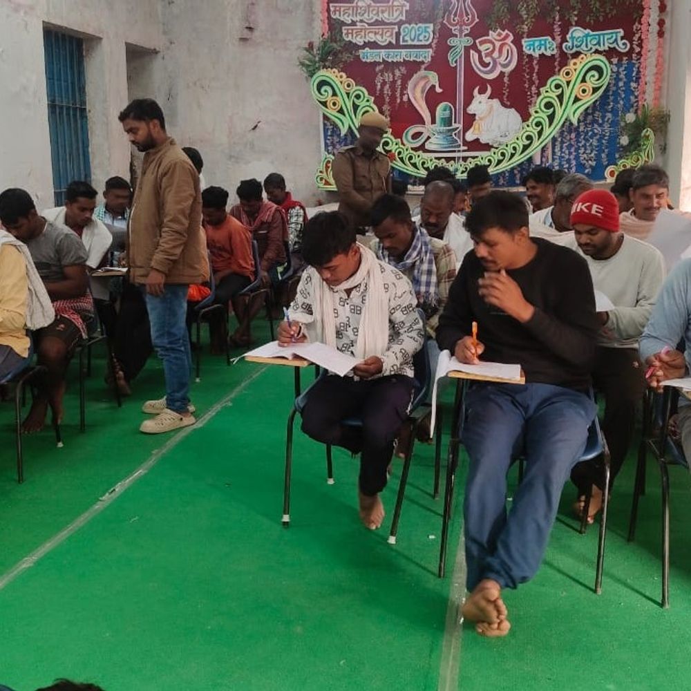 नवादा जेल में निरक्षर बंदियों की साक्षरता परीक्षा:166 कैदियों ने दिया बुनियादी साक्षरता का इम्तिहान