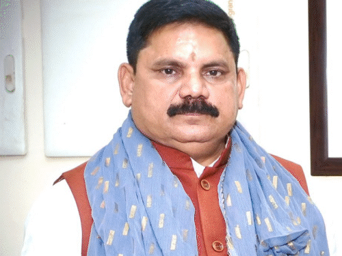 मोदी-नीतीश के मंत्री वेतन के साथ ले रहे पेंशन:कुशवाहा-ठाकुर संसद से वेतन और विधान परिषद से पेंशन लेते हैं, 7 माननीयों का पेंशन घोटाला देखिए