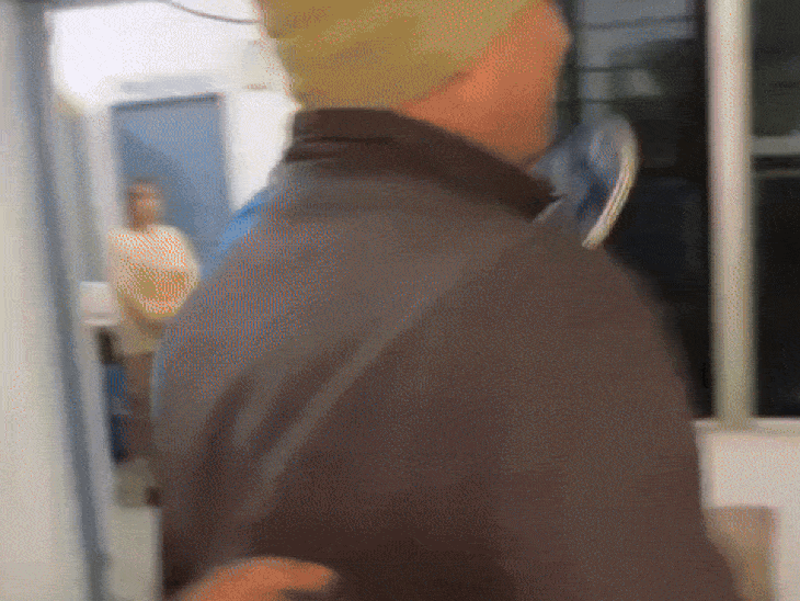 टीआई ने LLB स्टूडेंट को चप्पल से पीटा:शिवपुरी के पिछोर थाने में FIR लिखवाने पहुंचा था; रातभर बंद रखा, केस लगाया