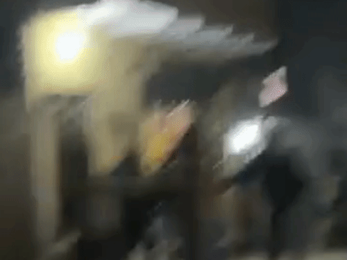 मथुरा में जमीन विवाद में दो पक्ष भिड़े:दोनों तरफ से चले पत्थर, 5 लोग घायल, एहतियातन पुलिस तैनात