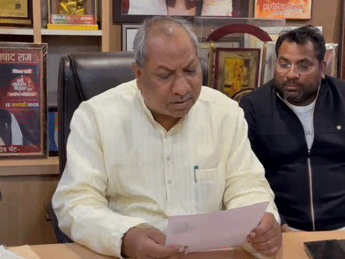 डा. संजय ने अखिलेश पर कसा तंज:गोरखपुर में SIR फार्म भरा; कहा-चादर चढ़ाने से कुछ नहीं होने वाला