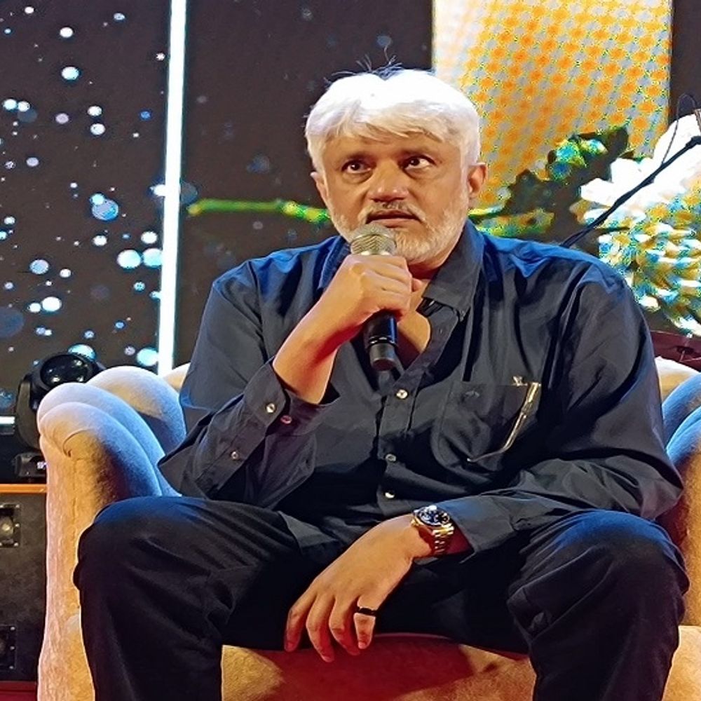 फिल्ममेकर विक्रम अरेस्ट:पुलिस ने साली के घर से पत्नी समेत पकड़ा, फिल्म बनाने के नाम पर व्यापारी से ₹30 करोड़ ठगने का आरोप