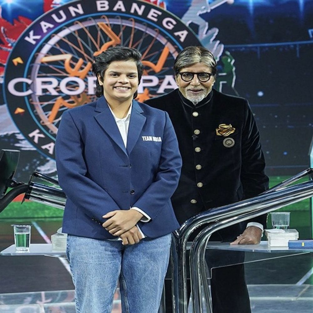 क्रिकेटर शेफाली वर्मा का बचपन का सपना हुआ पूरा:KBC में पहुंचकर अमिताभ बच्चन से की मुलाकात, बोली-मम्मी-पापा का सपना जी रही