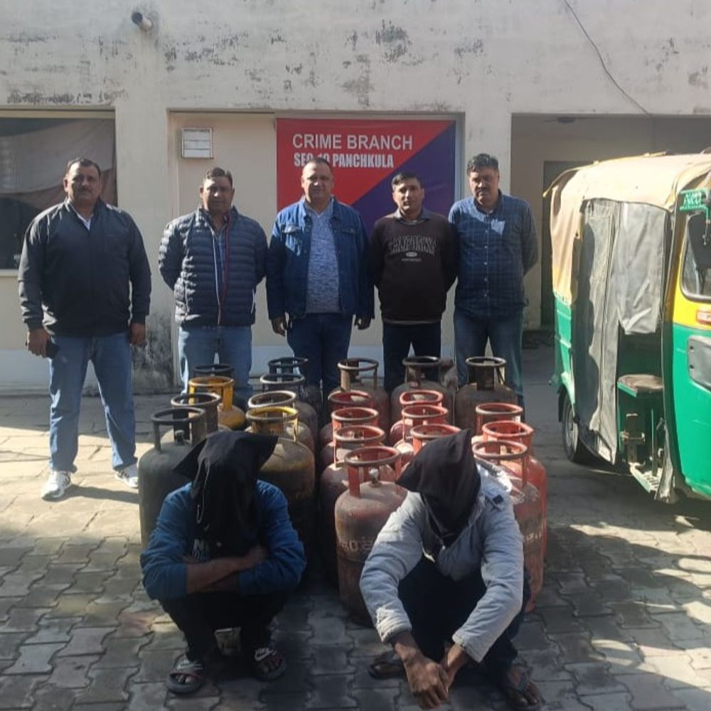 पंचकूला पुलिस ने पकड़ा गैस सिलेंडर चोरी गिरोह:  दो शातिर चोरों को दबोचा, 21 सिलेंडर व वारदात मे प्रयोग ऑटो बरामद कर भेजा जेल​​​​​​​ – Panchkula News
