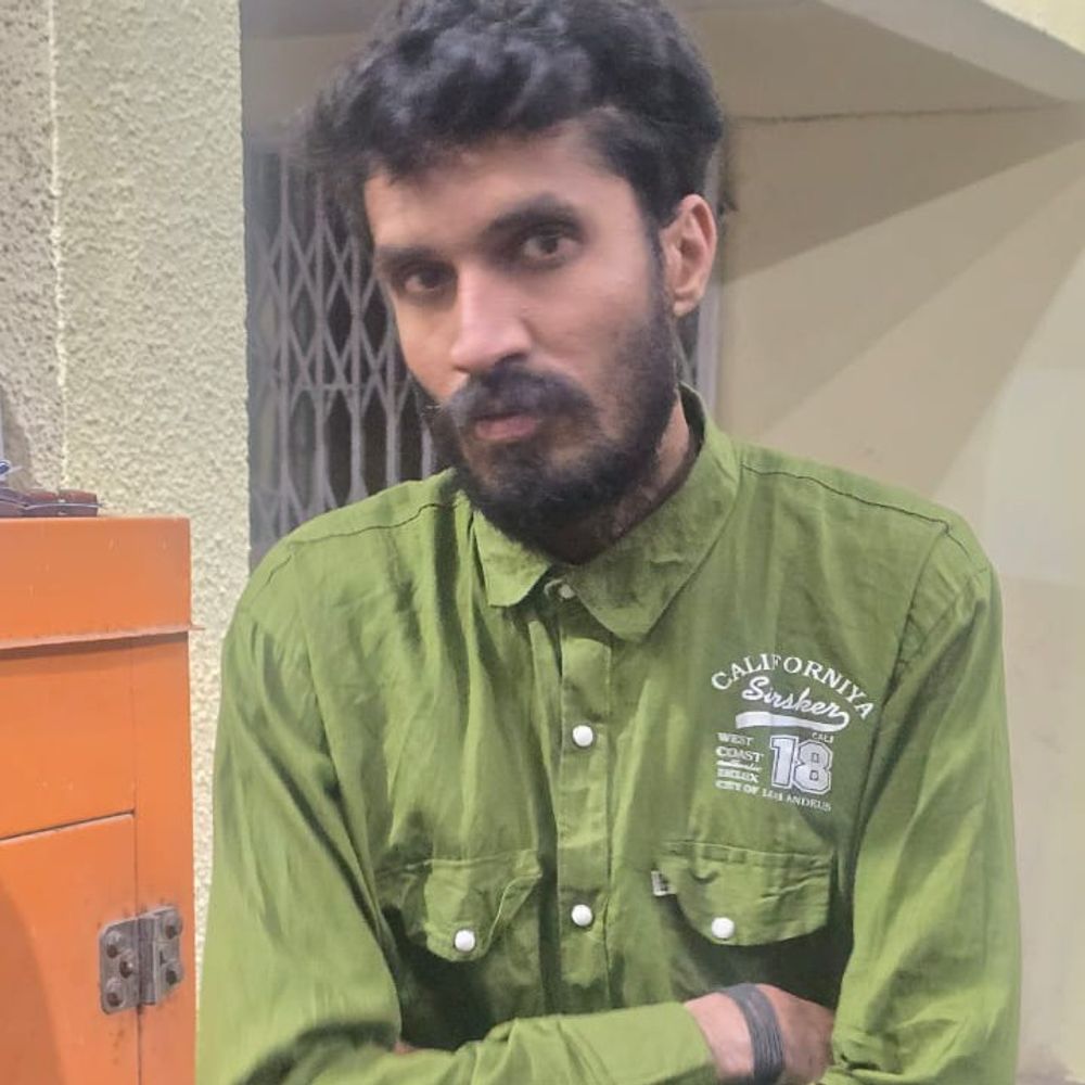 मेडिकल एजेंसी कर्मचारी ने दवाएं चुराईं, रंगे हाथ पकड़ाया:बैतूल में मोजों में छिपाकर ले जाता था, मोबाइल में डॉक्टर्स से चैट मिली