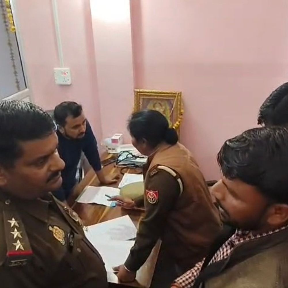 संभल में बिना रजिस्ट्रेशन अस्पताल सील:नवजात के इलाज में लापरवाही पर स्वास्थ्य विभाग की कार्रवाई