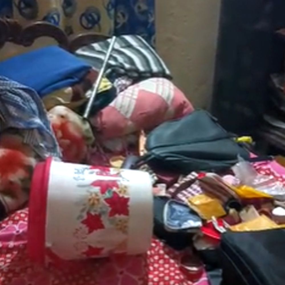 दो बंद घरों से 15 लाख की संपत्ति की चोरी:  सगाई समारोह में शामिल होने जमशेदपुर गया था परिवार, CCTV में चार संदिग्ध कैद – Dhanbad News