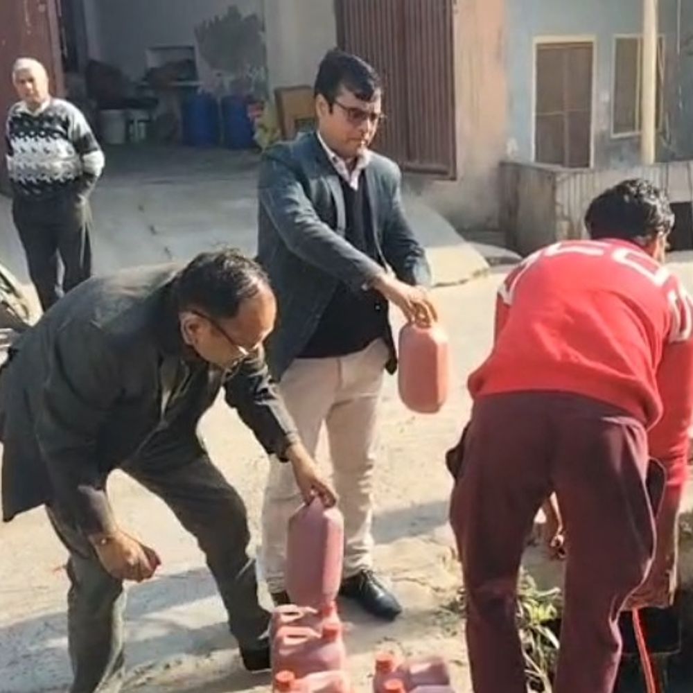 बागपत में खाद्य सुरक्षा विभाग की छापेमारी:90 किलो सॉस नष्ट, 312 किलो एगलेस म्योनीज सीज