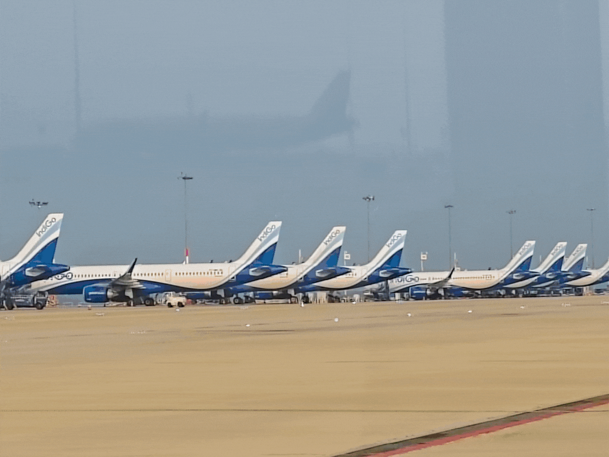 सरकार बोली- इंडिगो की उड़ानों में कटौती करेंगे:कुछ स्लॉट दूसरी कंपनी को देंगे; 7 दिन में 4500 से ज्यादा फ्लाइट कैंसिल हुईं