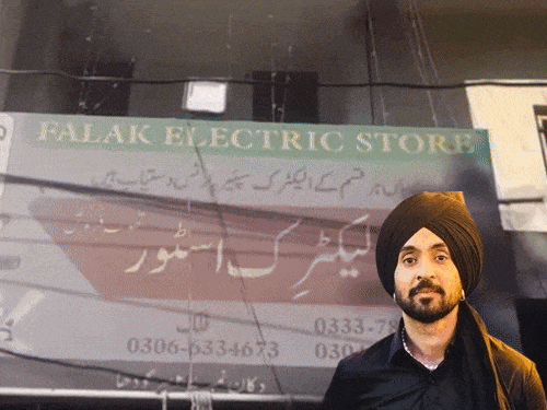 पटियाला में दिलजीत दोसांझ की मूवी शूटिंग पर हंगामा:बिना परमिशन दुकानों पर उर्दू के बोर्ड लगाए; बेरिकेडिंग कर दुकानदारों को रोका गया