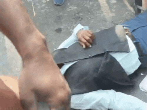 आगरा में बस ने ऑटो मे मारी टक्कर:2 की मौत, 8 गंभीर रूप से घायल, ऑटो के बीच में फंसे लोग तड़पते रहे