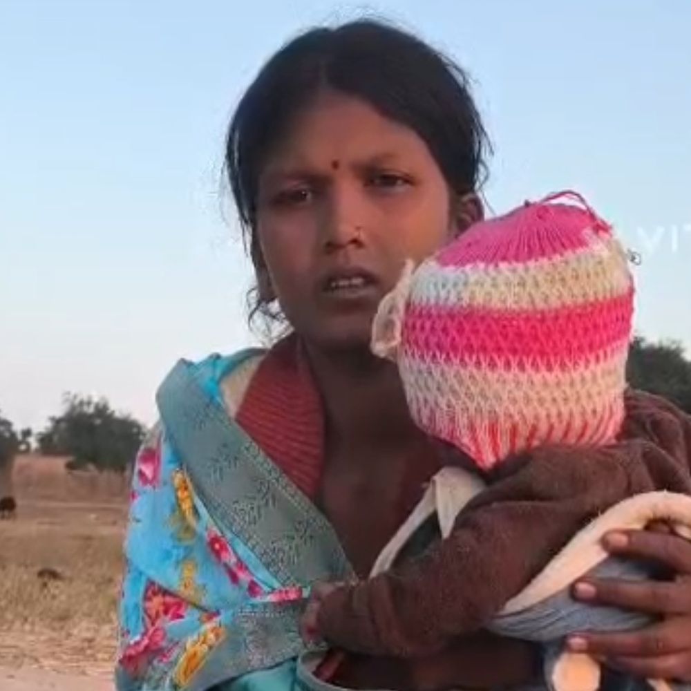 चतरा में घर से बच्चा चोरी:  6 माह पूर्व जुड़वा बच्चों का हुआ था जन्म, पुलिस को बच्चा चोर गिरोह पर शक – Chatra News