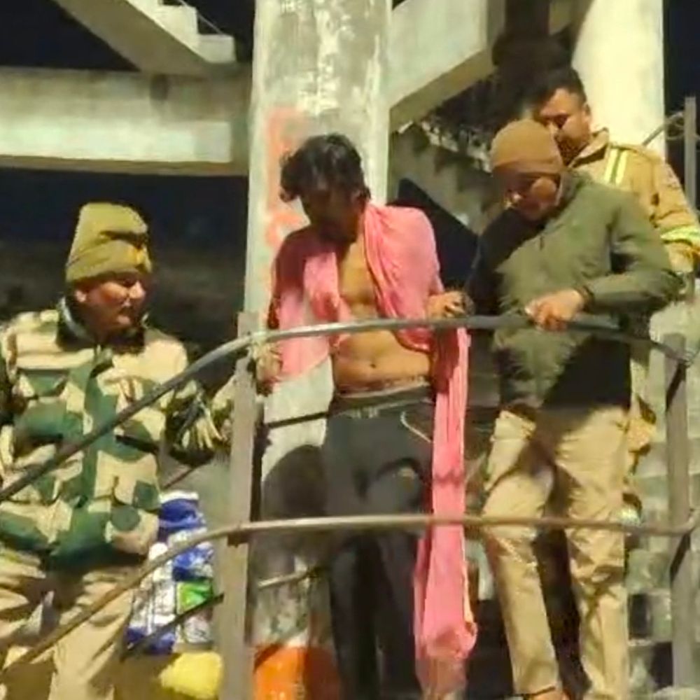 सहारनपुर में युवक पानी की टंकी पर चढ़ा:पत्नी से चल रहा विवाद, शराब के नशे में चढ़े युवक को पुलिस ने किया रेस्क्यू