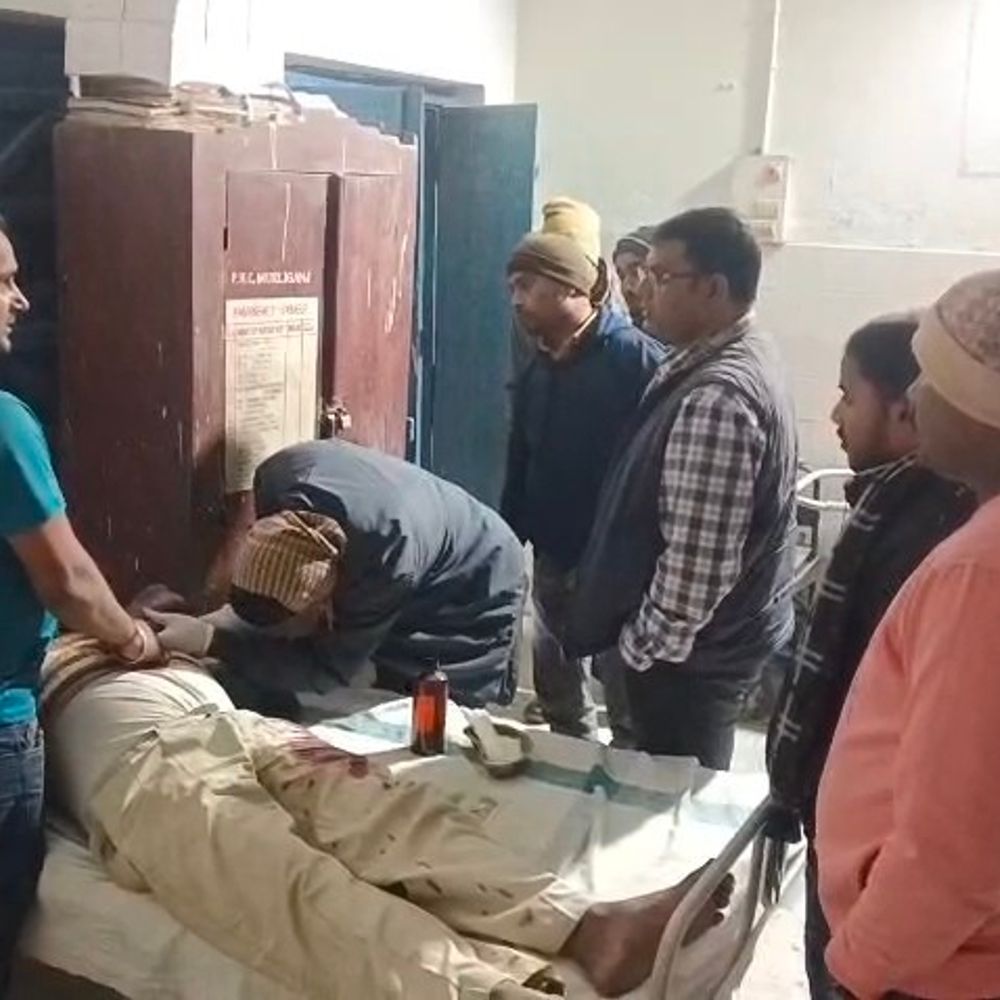 मधेपुरा में सोना-चांदी व्यवसायी को लूटपाट के दौरान मारी गोली:दुकान बंद कर लौटते समय 1.8 किलो चांदी के जेवर लूटे, घायल का इलाज जारी