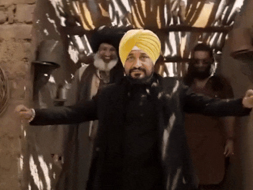 ₹500 करोड़ में CM, AAP ने 6 पोस्टर जारी किए:लिखा- बाजवा-वड़िंग, सिद्धू वजाउंदे रहे टल, चन्नी कर गया CM कुर्सी दा मसला हल