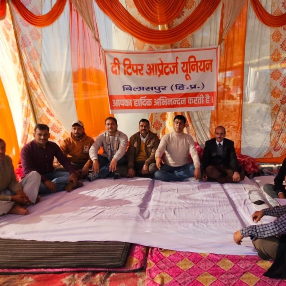 बिलासपुर में टिप्पर यूनियन का धरना चौथे दिन भी जारी:  कंपनी पर रोजगार न देने का आरोप, आंदोलेन की चेतावनी दी – Bilaspur (Himachal) News