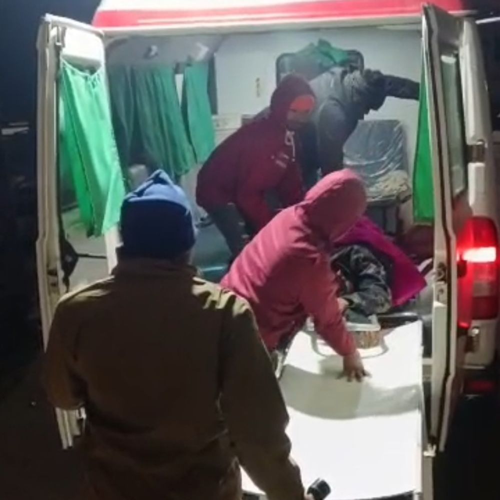 औरैया में दर्दनाक सड़क हादसा:हाईवे पर अज्ञात वाहन की टक्कर से युवक की मौत, बाइक पर ‘पुलिस’ लिखा था