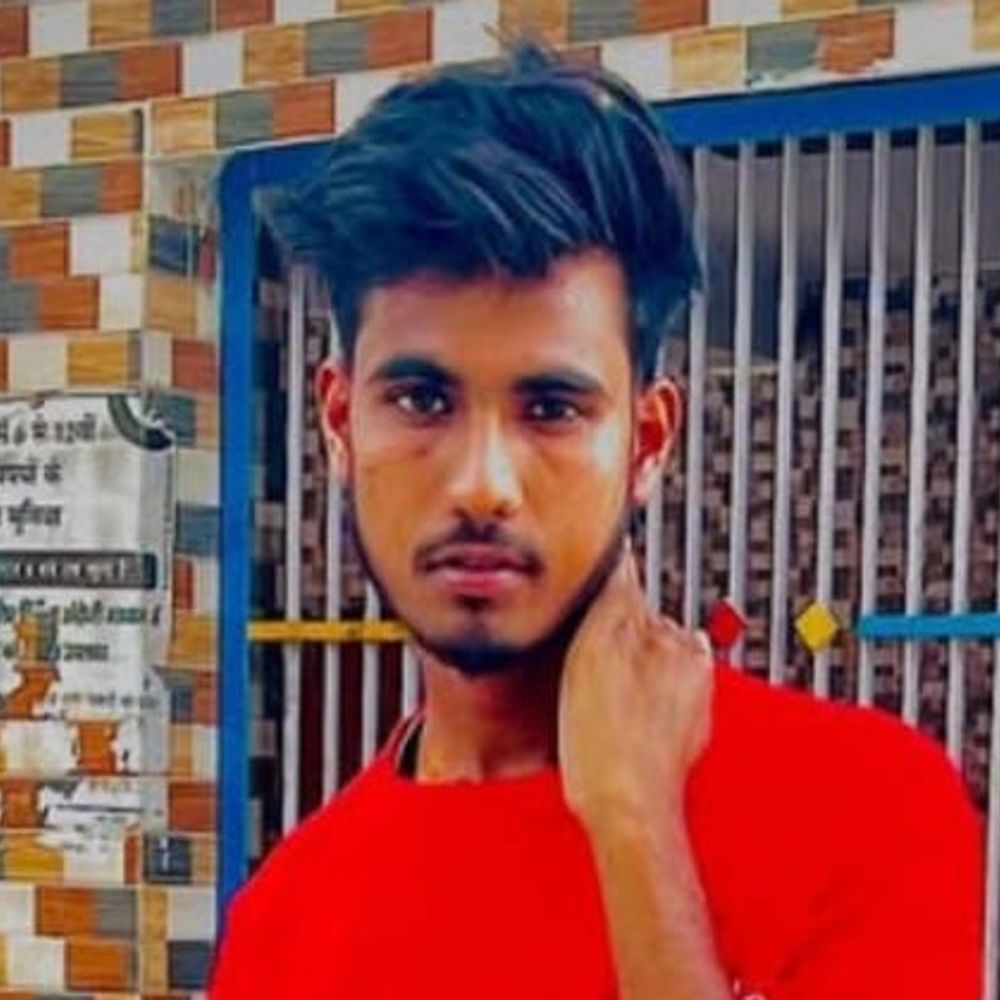 संभल में पेड़ से लटका मिला युवक का शव:मजदूर ने आत्महत्या की, आठ भाई-बहनों में सबसे छोटा था