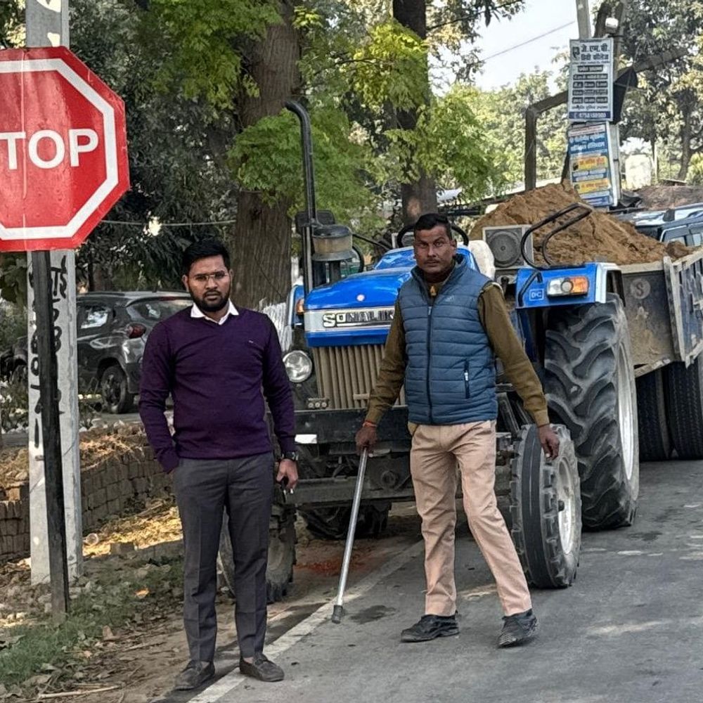 पीलीभीत में अवैध खनन पर शिकंजा:खनन अधिकारी ने दो ट्रैक्टर-ट्रॉलियां सीज कीं, अभियान जारी रहेगा