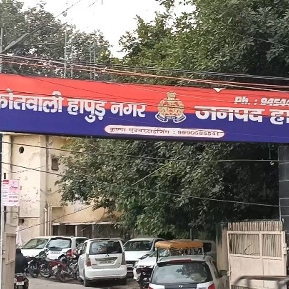 हापुड़ में महिला से छेड़छाड़, भाई पर हमला:आरोपियों ने तेजाब फेंकने की धमकी दी, पुलिस ने केस दर्ज किया