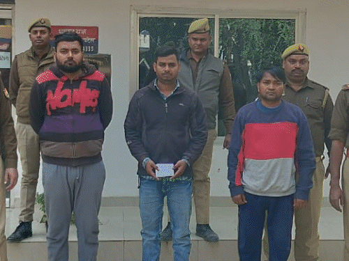 कपल्स के 8-10 प्राइवेट VIDEO टोल मैनेजर के पास मिले:पूर्वांचल एक्सप्रेस-वे की CCTV फुटेज मोबाइल में सेव करता, फिर सर्वर से मिटा देता