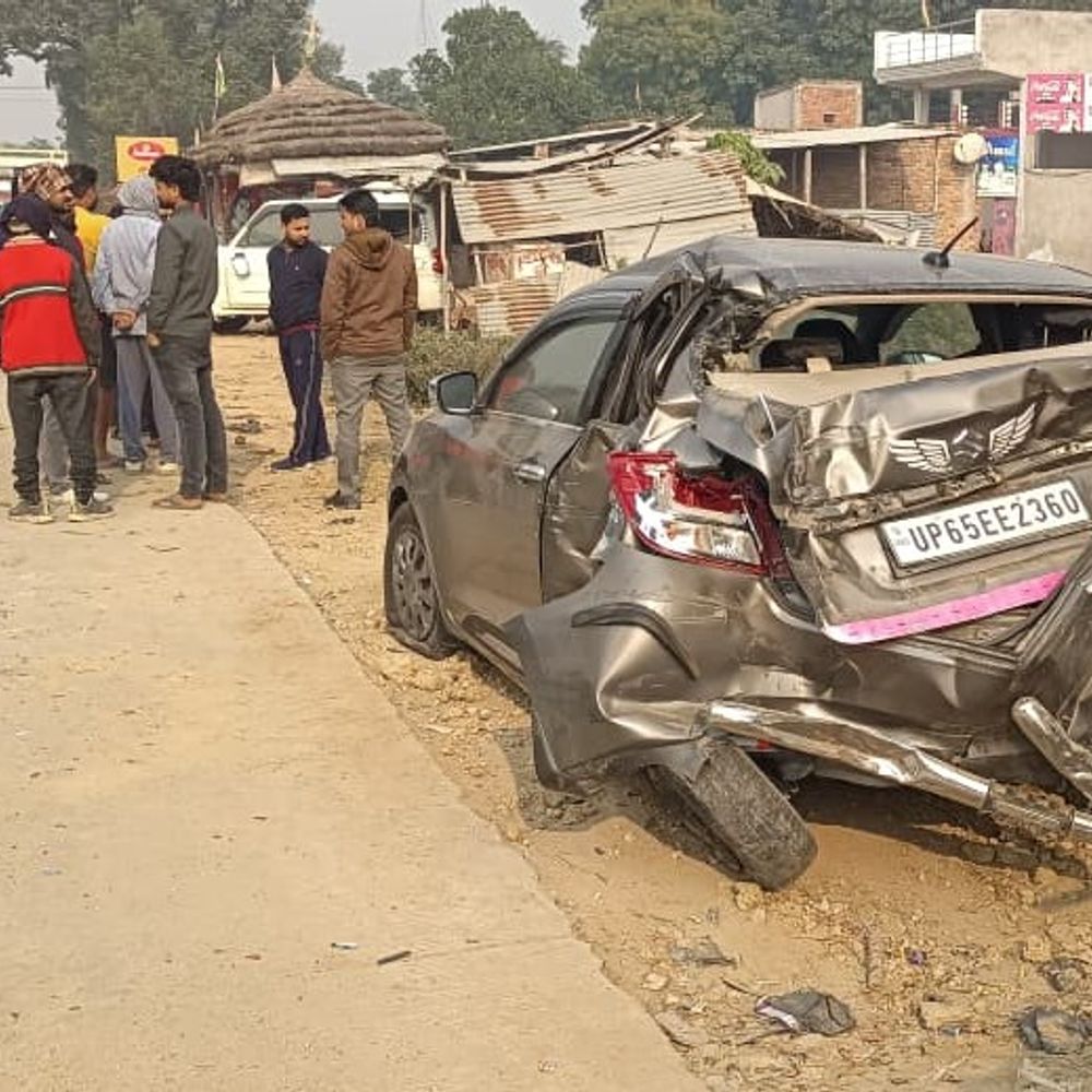 सुल्तानपुर में टैंकर ने रौंदे छह वाहन:12 घायल, 12 घंटे बाद मिला खलासी का शव; जेसीबी से निकाला