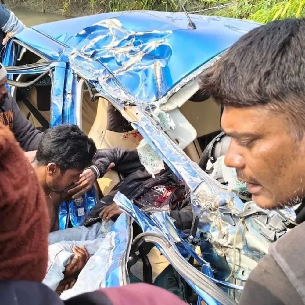 संदेशखाली मामले में मुख्य गवाह की कार का एक्सीडेंट:कोर्ट जाते वक्त ट्रक ने टक्कर मारी, बेटे-ड्राइवर की मौत; परिवार बोला- ये सुनियोजित हमला