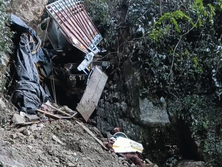 अरुणाचल में ट्रक खाई में गिरा, 21 की मौत:जिंदा बचा एक मजदूर 2 दिनों तक पैदल चलकर आर्मी कैंप पहुंचा, तब हादसे की जानकारी मिली