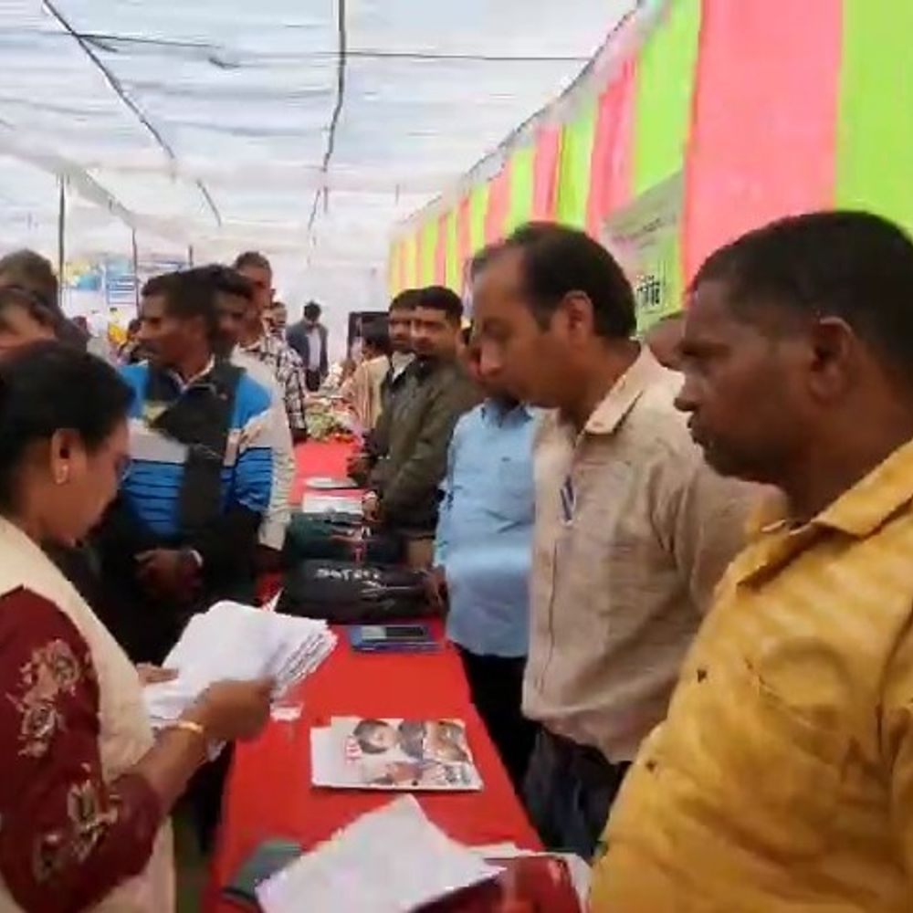 GPM कलेक्टर ने अनुपस्थित अधिकारियों को फटकारा:समस्या निवारण शिविर में सख्त रुख, कार्रवाई के दिए निर्देश