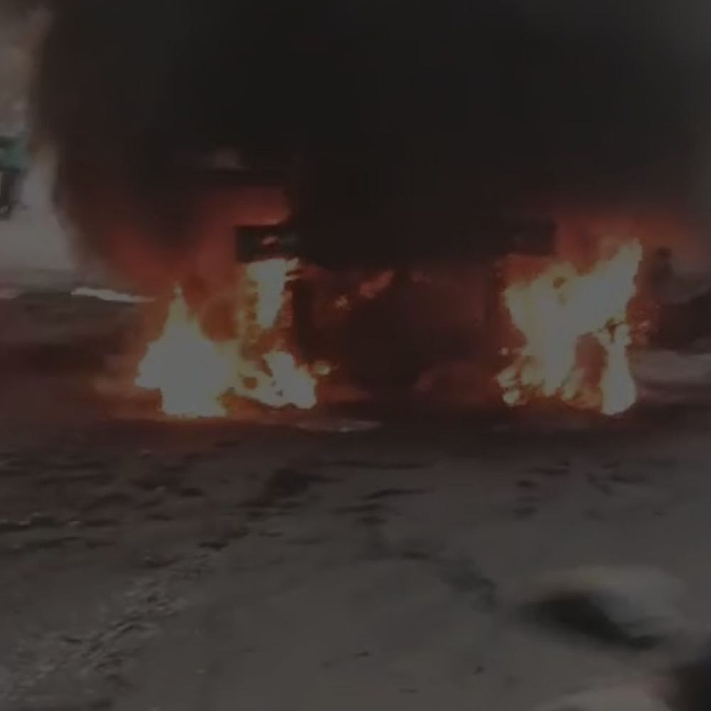 रामगढ़ में दो हाइवा की टक्कर:  दोनों वाहन जलकर हुए राख, दोनों गाड़ियों के ड्राइवर ने कूदकर बचाई जान – Ramgarh (Jharkhand) News