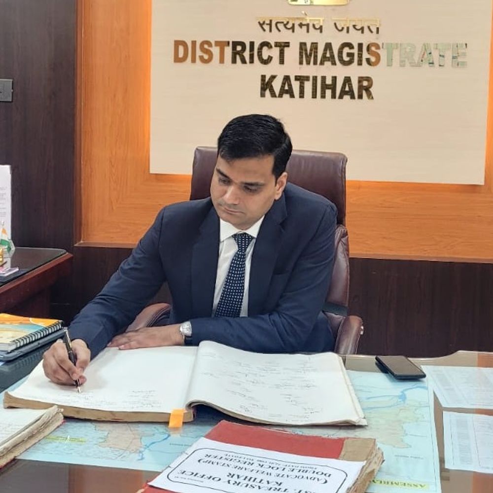 आशुतोष द्विवेदी ने कटिहार DM का पदभार संभाला:  समाहरणालय के NIC सभागार में जिला प्रशासन के साथ पहली रिव्यु मीटिंग की – Katihar News