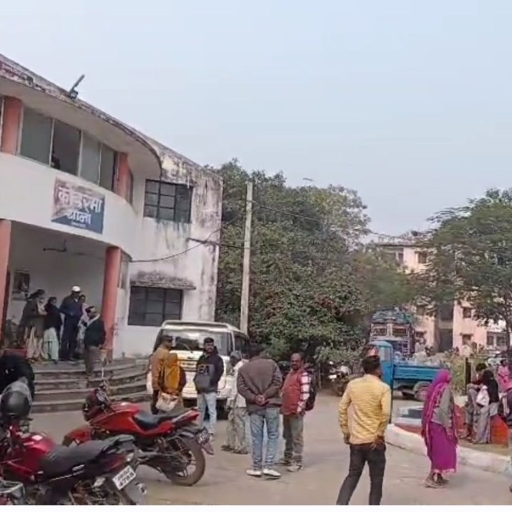 कोडरमा में स्कूली छात्राओं से छेड़छाड़:  स्थानीय लोगों ने एक युवक को पकड़ पुलिस के हवाले किया, दो फरार – koderma News