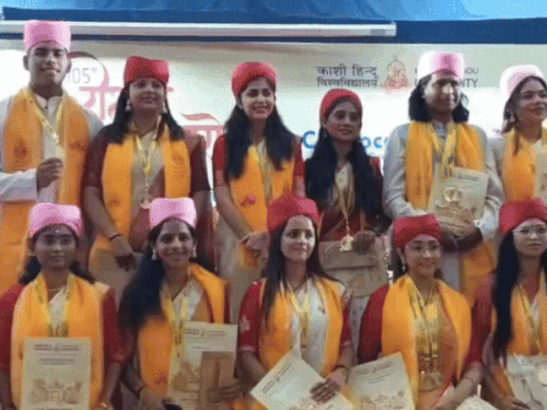 BHU का 105वां दीक्षांत समारोह, PHOTO:वीके सारस्वत बोले- भारत एडवांस मीडियम कांबेट एयरक्राफ्ट पर शूरू करने जा रहा काम