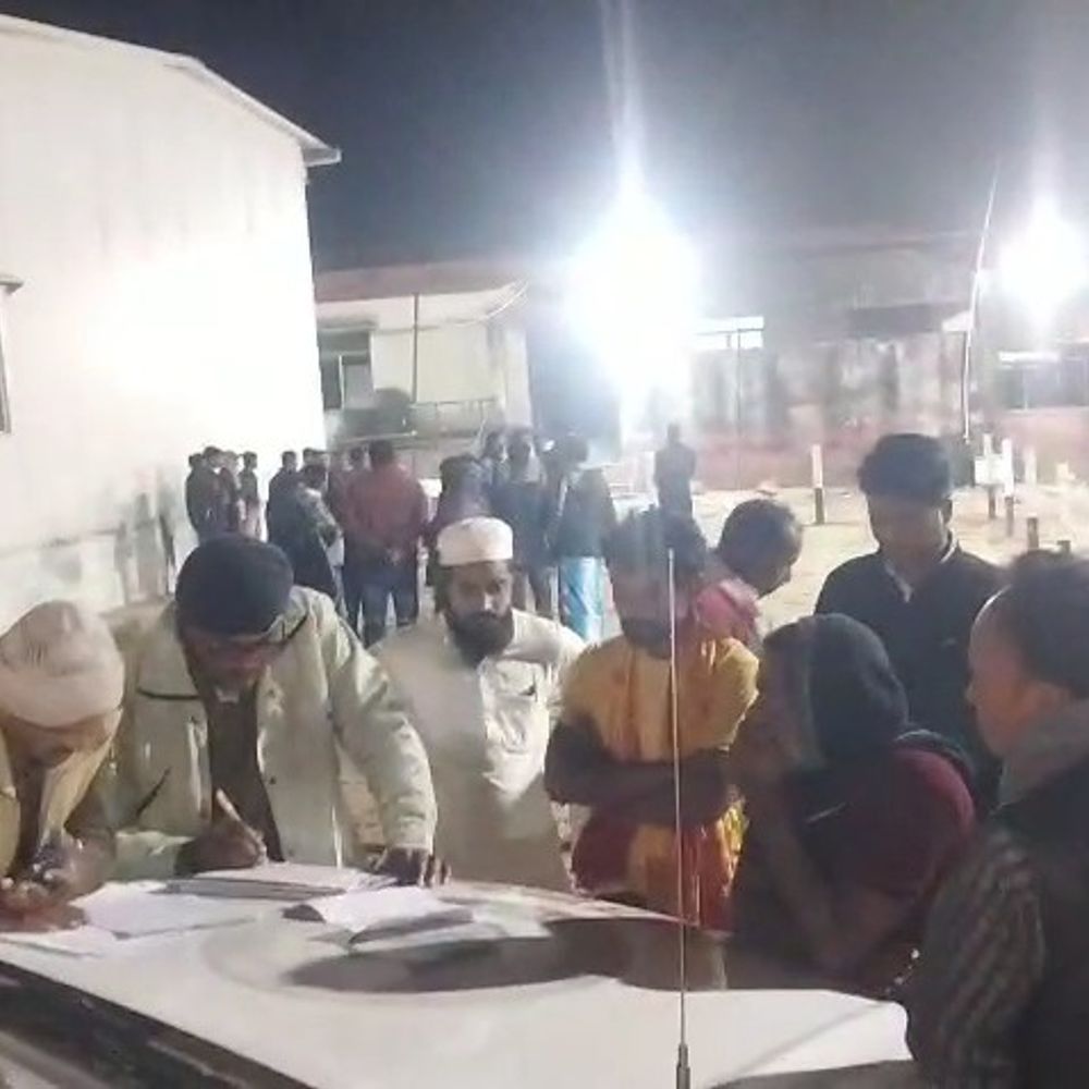 अररिया में नानी-नाती को बाइक ने रौंदा, मौत:NH-27 पार करते समय हादसा, चालक घायल