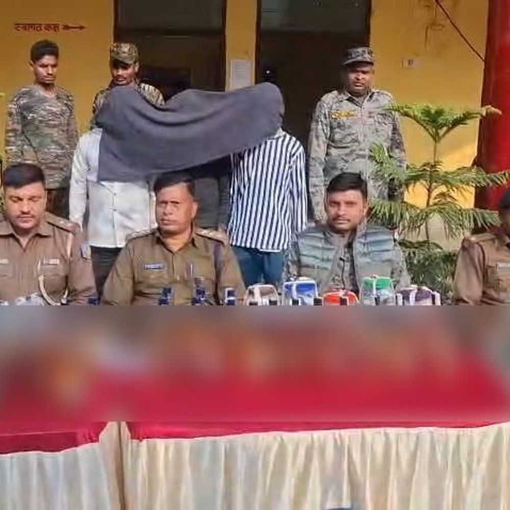 गिरिडीह में नकली शराब फैक्ट्री का भंडाफोड़, 3 गिरफ्तार:  बोलेरो समेत भारी मात्रा में शराब-पैकिंग सामग्री जब्त, 32 लाख की शराब बरामद – Giridih News