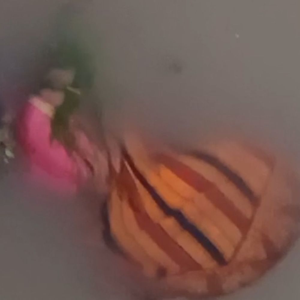 नहर में उतराता मिला महिला का शव:कासगंज में जेसीबी की मदद से बाहर निकाला, पुलिस जांच में जुटी