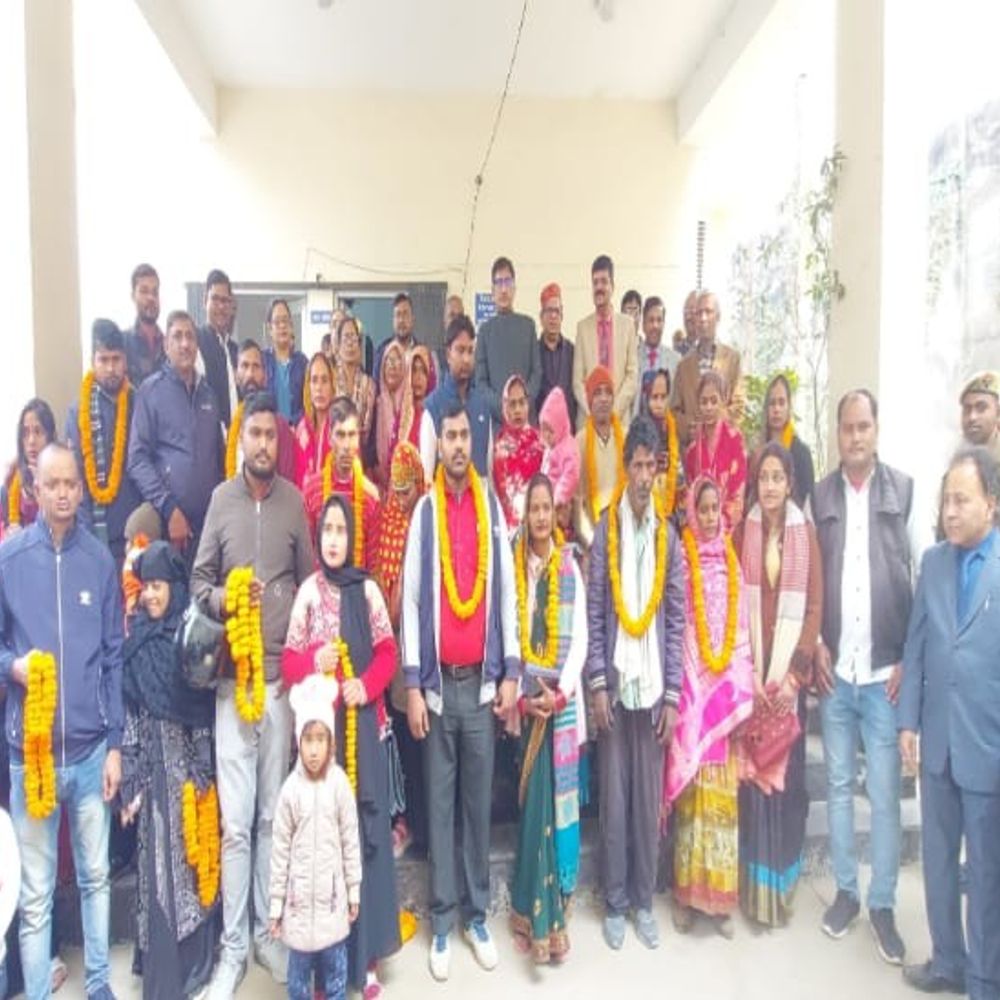 150 दंपती समझौता कर लौटे घर:सुल्तानपुर में लगी राष्ट्रीय लोक अदालत, जिला जज ने कराई सुलह