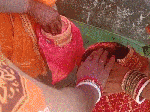 शादी के 9 दिन बाद दुल्हन बॉयफ्रेंड के साथ फरार:सास बोली- बेटी की तरह रहती थी, मां ने पड़ोसी पर लगाया बहलाकर ले जाने का आरोप