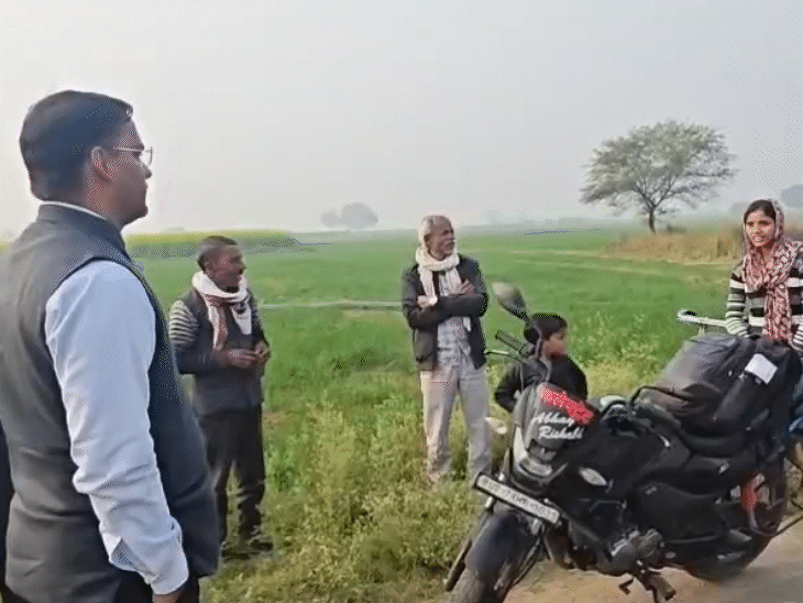 घाटमपुर में खेत की मेड़ पर लगी लोक अदालत:SDM ने 14 बंटवारा वादों का निस्तारण कराया, 100 किमी. रेंज के गांव में गए अफसर