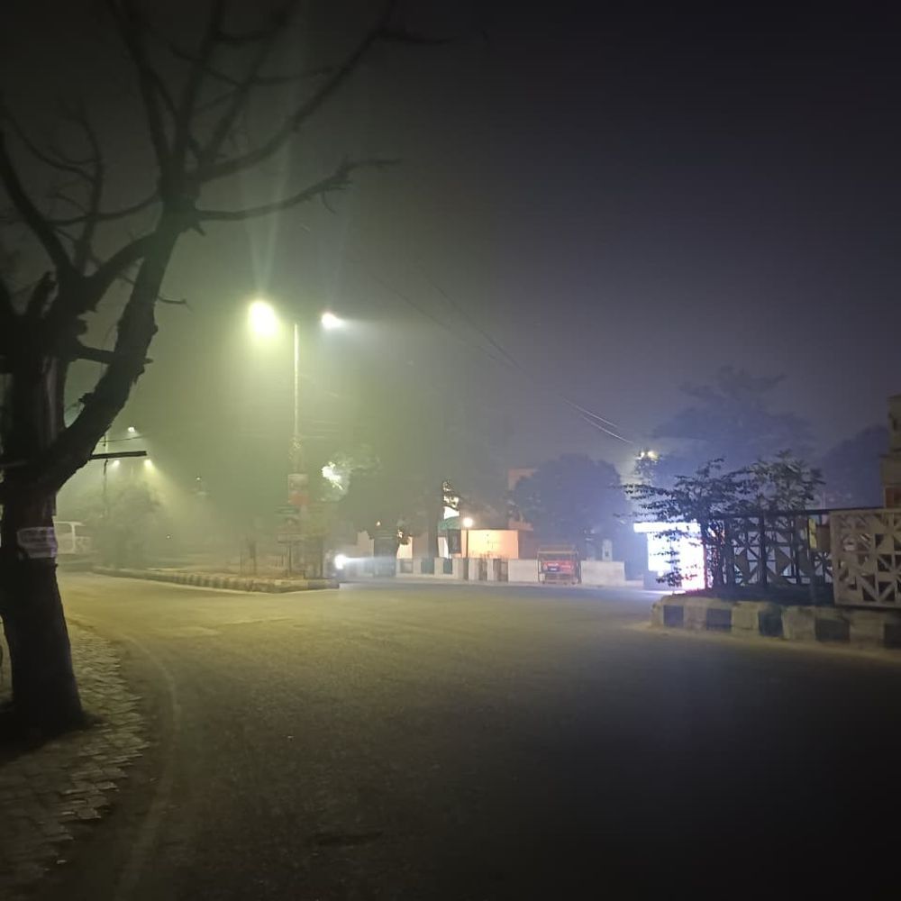 लखनऊ में छाया कोहरा:कल के मुकाबले विजिबिलिटी बढ़ी,अलीगंज और तालकटोरा में रेड जोन में पहुंची एयर क्वालिटी