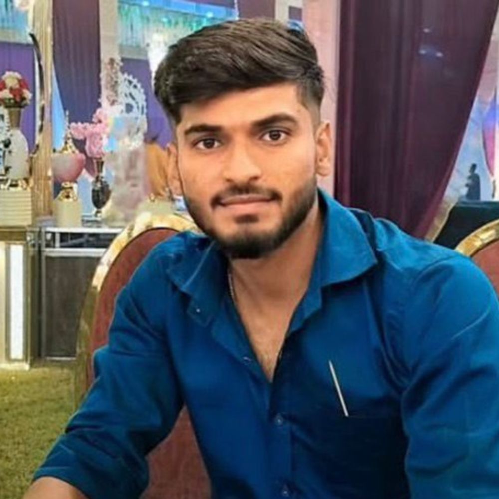 आगरा पुलिस लाइन में युवक ने की आत्महत्या:कन्नौज में शादी से लौटा था आगरा, दिल्ली पुलिस की कर रहा था तैयारी, पिता पुलिस लाइन में घुड़सवार सिपाही