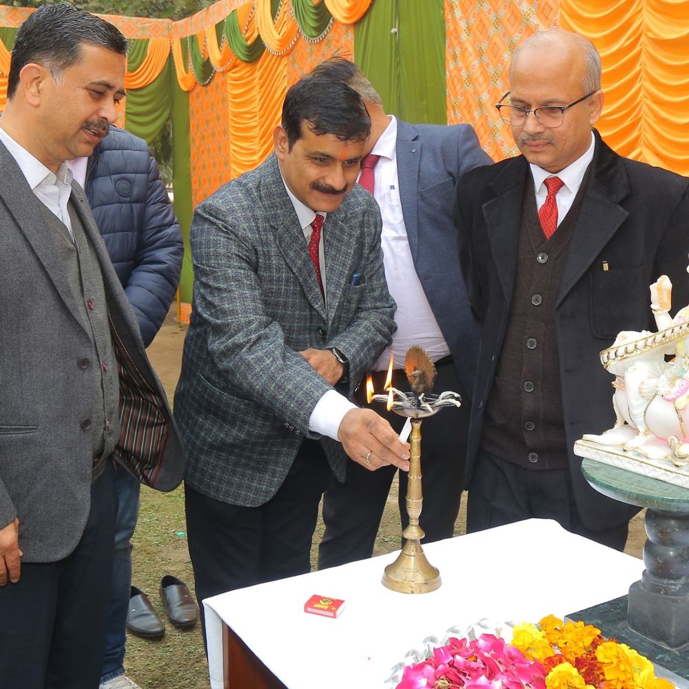 गाजियाबाद में राष्ट्रीय लोक अदालत:एक करोड़ 20 लाख रुपये का अर्थदंड वसूला, 194191 वादों का निस्तारण