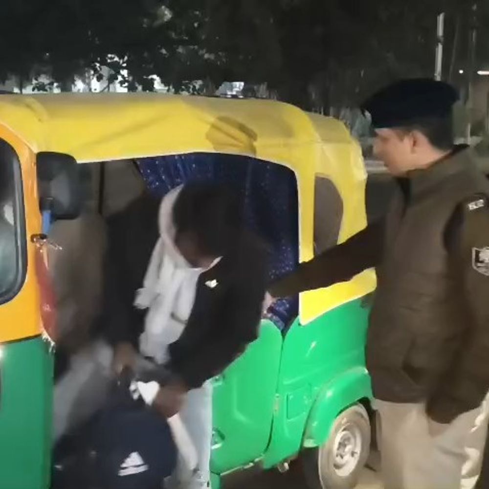 कैमूर में राजेंद्र सरोवर के पास वाहन जांच अभियान:अपराधियों और शराब तस्करों की तलाश तेज, SHO मुकेश कुमार के नेतृत्व में कार्रवाई