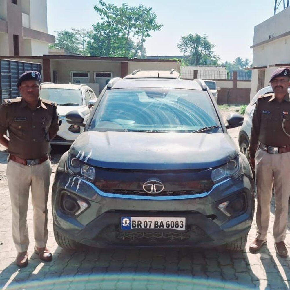 सुपौल में टाटा नेक्सन कार से 1410 बोतल शराब बरामद:नेपाल से लाई जा रही थी खेप, गुप्त सूचना पर पुलिस ने पकड़ी; तस्कर फरार